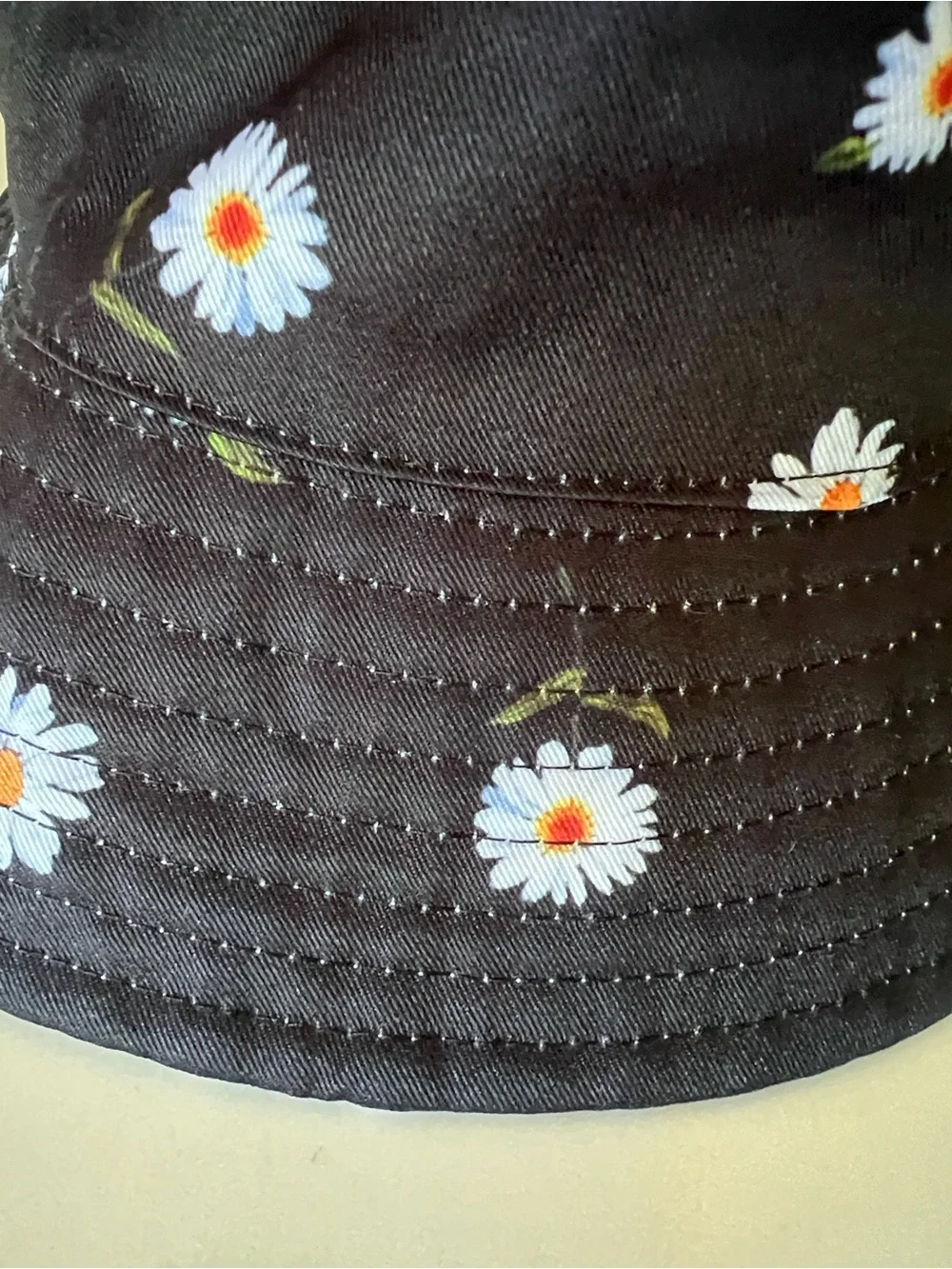 Alice + Olivia Reversible Daisy Bucket Hat Black White Floral OS